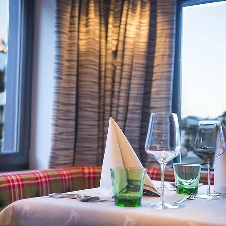 Sandhof Hotel 4*