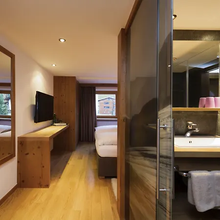 Sandhof Hotel 4*